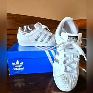 Adidas Original Superstar Leather Sneakers! EUC!